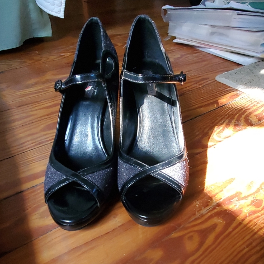 Tahari ankle strap pumps. Tweed/patent leather
